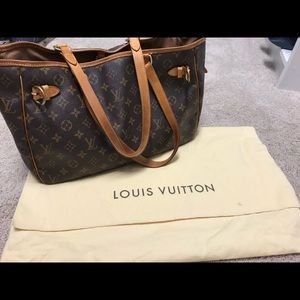 AUTHENTIC  Louis Vuitton Batignolle Monogram Tote
